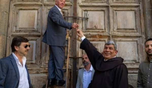 Muslim Families Uphold Centuries-Old Tra...