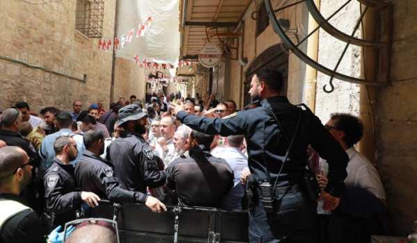 Israeli forces clamp down worshippers on...