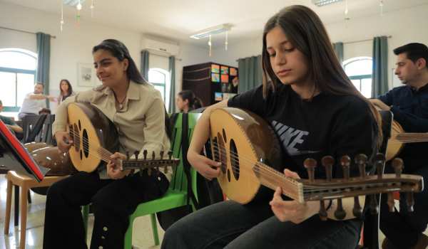 Palestinian Children in Bethlehem Find R...